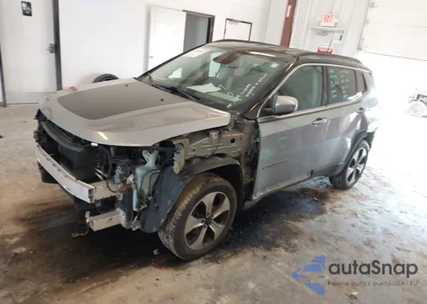 2018 Jeep Compass Latitude 4X4 from USA, damaged, VIN 3C4NJDBB8JT180244